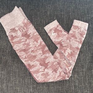 Winter Berry Gym Shark Leggings